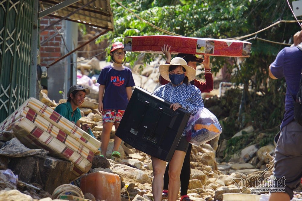 toan canh ve con bao so 8 gay mua lu sat lo nui tai nha trang