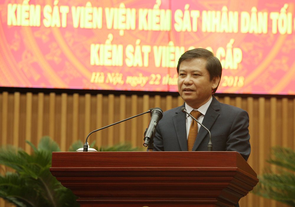 nhan su moi o vkstc trao quyet dinh bo nhiem cua chu tich nuoc