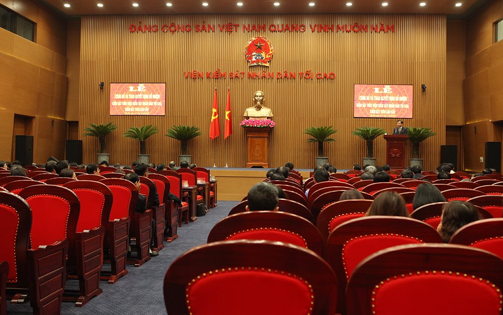 nhan su moi o vkstc trao quyet dinh bo nhiem cua chu tich nuoc