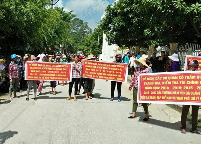 vu phu huynh cang bang ron phan doi lam thu ky luat hieu truong