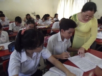 tranh luan ve viec co giao tat tre vi viet bang tay trai
