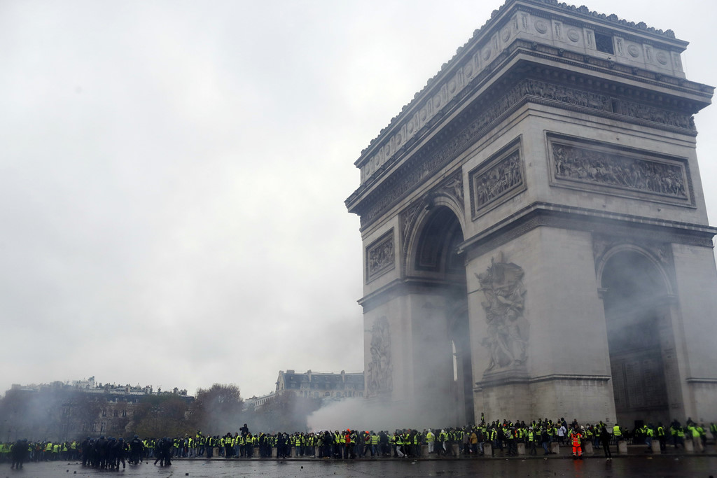 khai hoan mon tan hoang sau bieu tinh lon nhat thap nien o paris