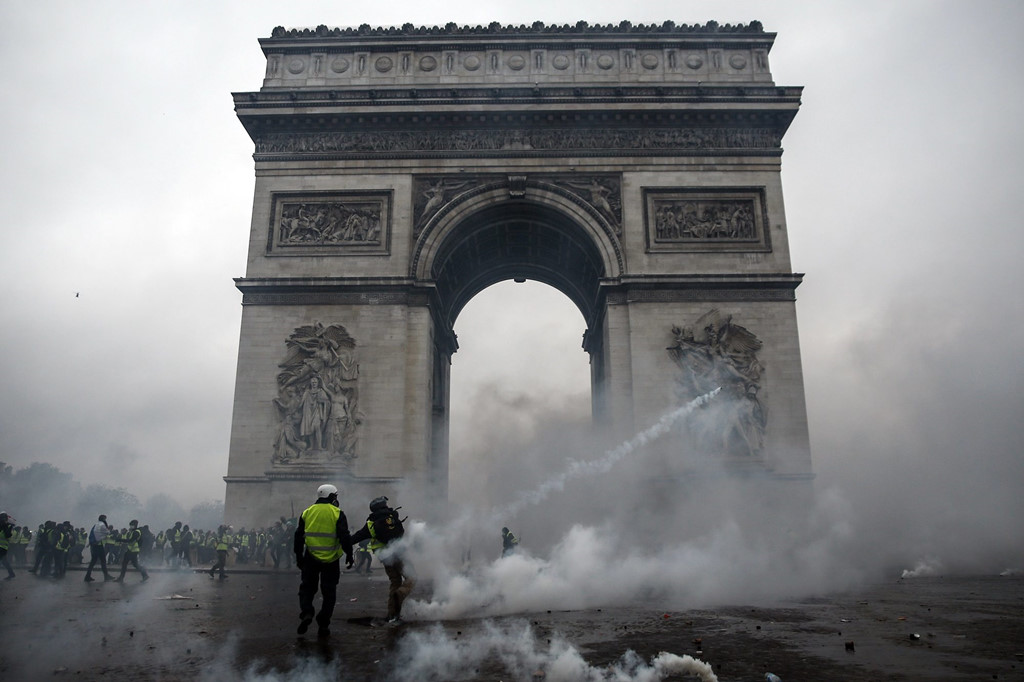 khai hoan mon tan hoang sau bieu tinh lon nhat thap nien o paris