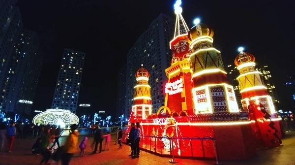 Top trung tâm thương mại ở Hà Nội trang trí Noel 2018 đẹp rực rỡ, thích hợp để 'sống ảo' top trung tam thuong mai o ha noi trang tri noel 2018 dep ruc ro thich hop de song ao