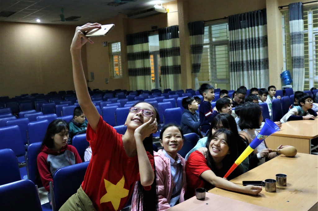 khong khi soi dong co vu chung ket viet nam malaysia cua nhung co dong vien dac biet
