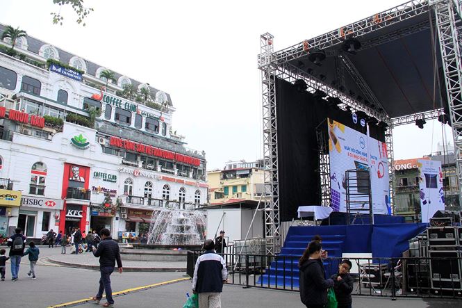Phố phường Hà Nội rực rỡ trước trận chung kết AFF Cup pho phuong ha noi ruc ro truoc tran chung ket aff cup