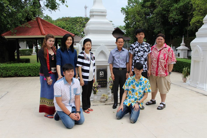 them mot em gai ong thaksin tron ra nuoc ngoai de tranh dieu tra vu tro gia gao