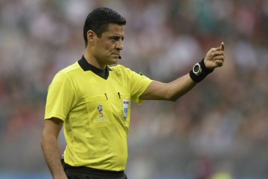 Tại sao trọng tài Alireza Faghani được gọi là ‘thần may mắn’ của Malaysia? tai sao trong tai alireza faghani duoc goi la than may man cua malaysia