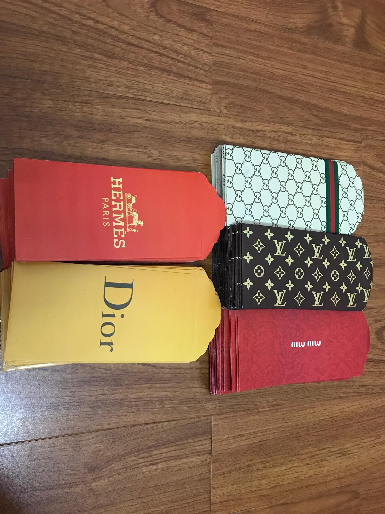li xi sang chanh in chu anh vang theo thuong hieu noi tieng sieu hut khach