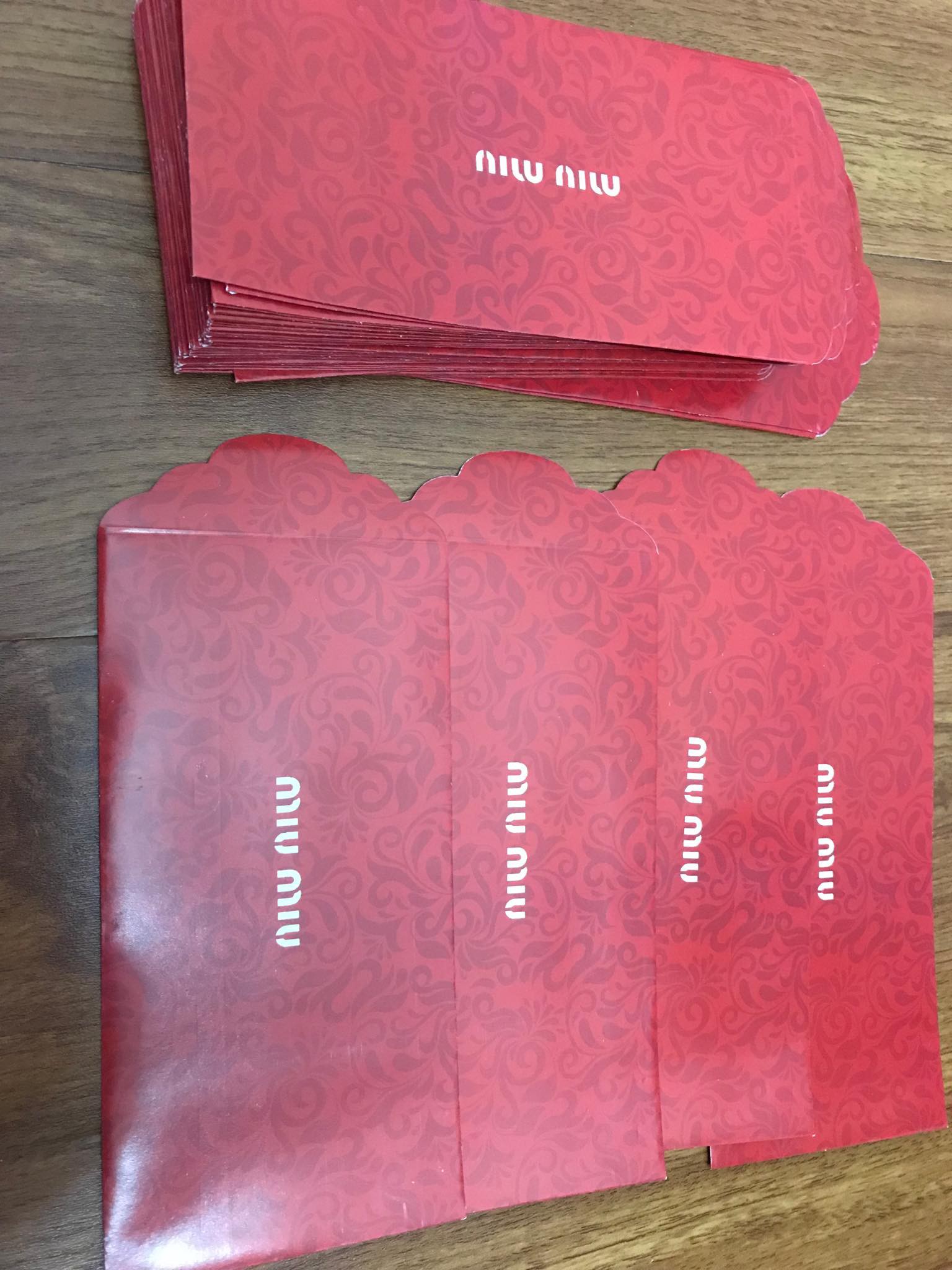 li xi sang chanh in chu anh vang theo thuong hieu noi tieng sieu hut khach