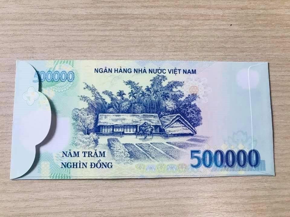 bat chap lenh cam hang doc bao li xi in hinh tien viet nam van rao ban tren mang dip gan tet