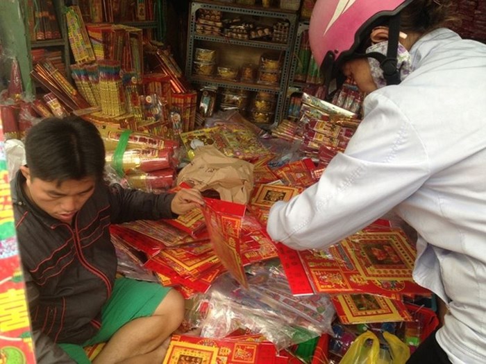 Đồ cúng ông Táo ở TPHCM 'đắt như tôm tươi' do cung ong tao o tphcm dat nhu tom tuoi