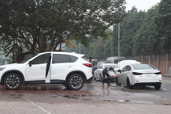 ha noi ngay 30 tet rua xe dat nhu tom tuoi 200000 donglan dan van phai xep hang dai cho