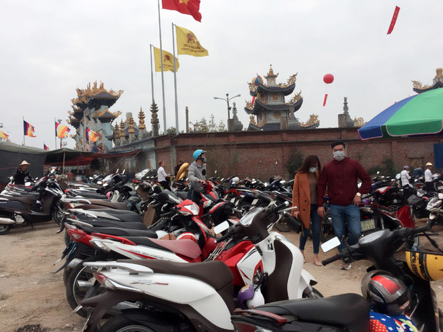 di chua dau nam canh canh noi lo gui xe bi chat chem