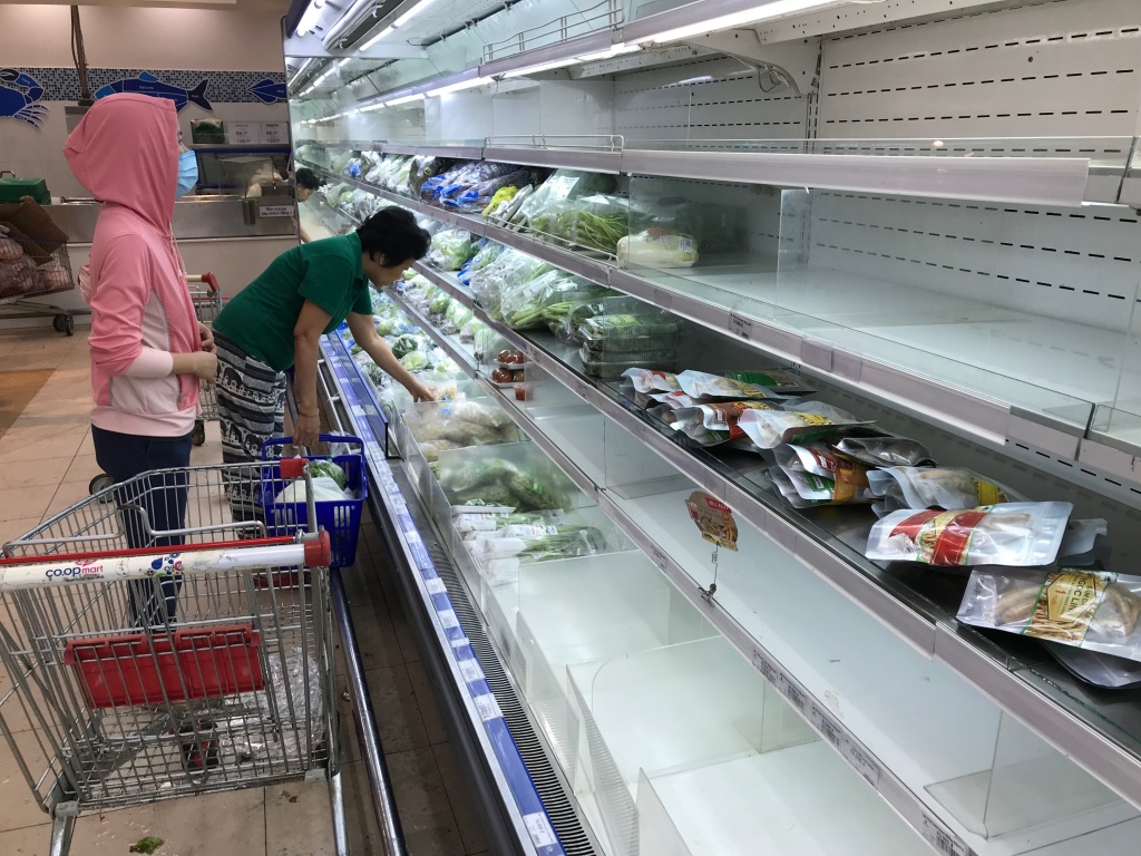 sieu thi het thit rau cu sang 30 tet sau hon 2 gio mo cua