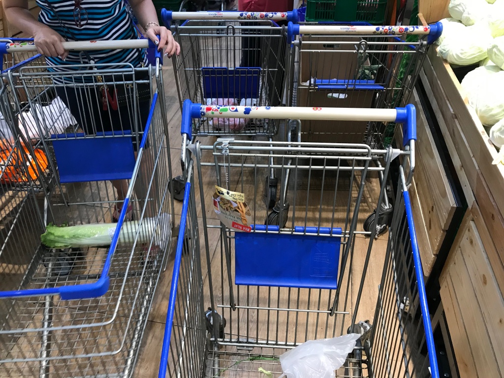 sieu thi het thit rau cu sang 30 tet sau hon 2 gio mo cua