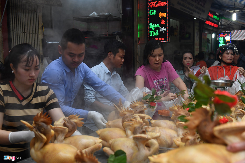 chen chan mua ga cung giao thua sang 30 tet