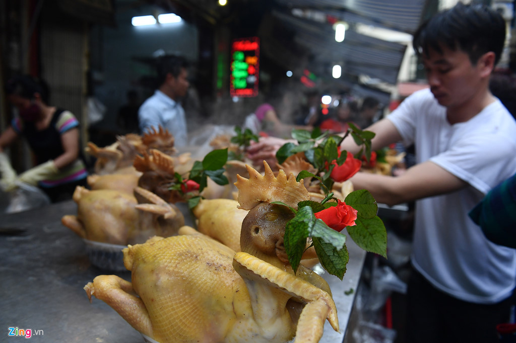 chen chan mua ga cung giao thua sang 30 tet