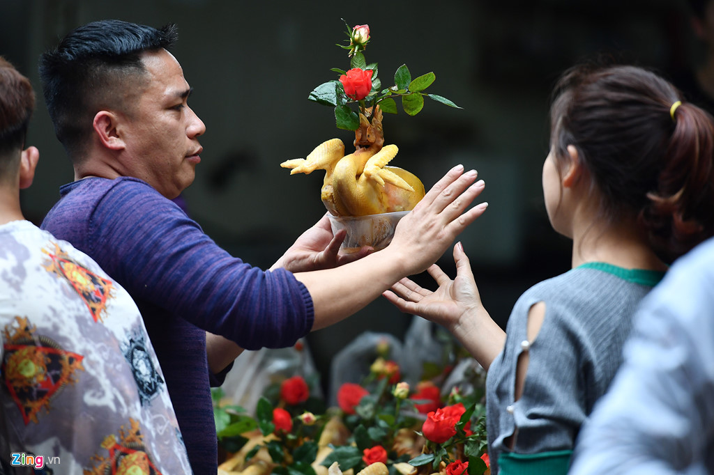 chen chan mua ga cung giao thua sang 30 tet