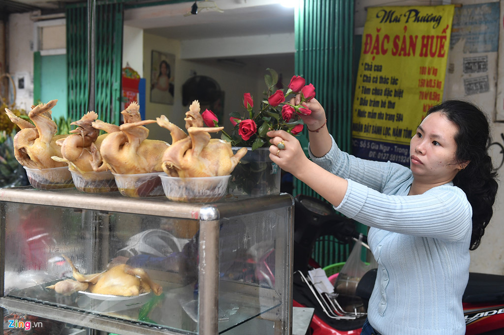 chen chan mua ga cung giao thua sang 30 tet