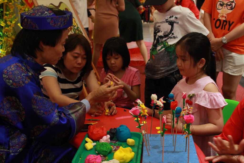 trung tam thuong mai sai gon chat kin nguoi ngay cuoi nghi tet