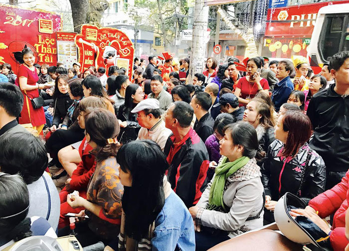 vang tang lien tuc co nen mua vang via than tai khi gia dinh cao