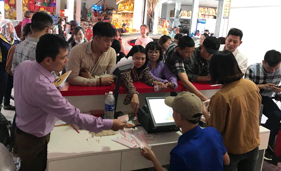 via than tai cung mot li tra sua cung duoc khong nhat thiet phai vang