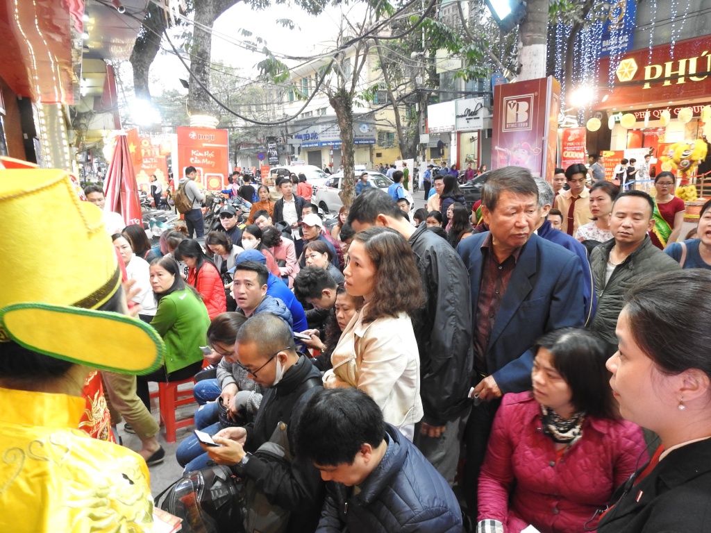 khung canh trai nguoc ngay via than tai noi diu hiu noi chay hang