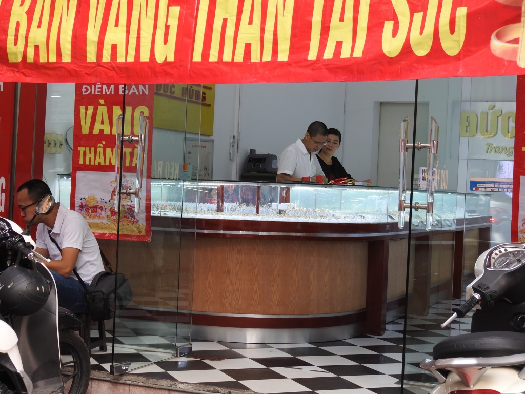 khung canh trai nguoc ngay via than tai noi diu hiu noi chay hang