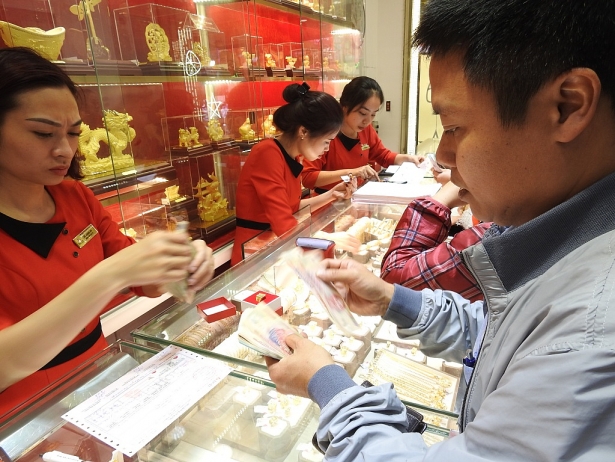 cuoi ngay via than tai nguoi mua vang vua mat ngay 11 trieu dong