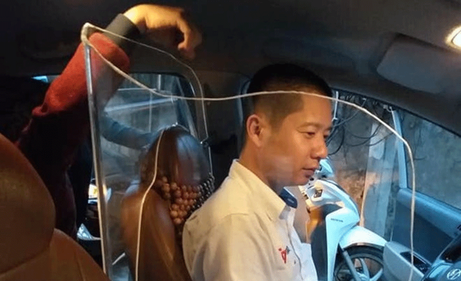 vach ngan xe taxi chong cuop duoc lap the nao