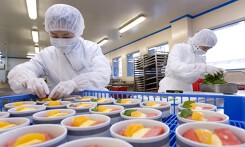 Thu hơn tỷ đồng mỗi ngày nhờ độc quyền bán suất ăn trên máy bay