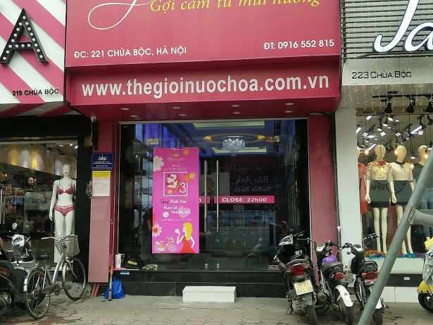 sinh vien khong lo ton kem khi mua qua tang ban gai nho khuyen mai 83