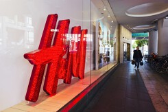 Hàng ế ẩm của H&M lên hơn 4 tỷ USD