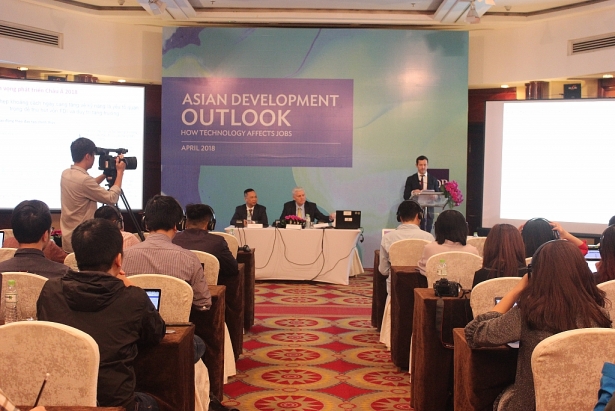 ngan hang phat trien chau a adb kinh te viet nam tiep tuc tang truong cao neu khong co cu soc thuong mai