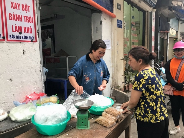 ban nguyen lieu lam banh troi ngay le han thuc thu lai lon ca trieu dong
