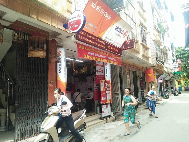 nguoi trung giai tu tay chon 4 bo so vietlott mang ve jackpot tri gia 304 ty dong