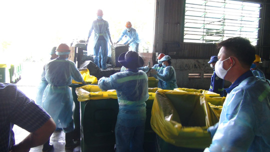 gan 14 tan vu heo thoi cua trung quoc suyt vao nha hang