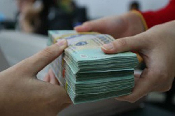 lach tran huy dong ngan hang chuyen lai suat tien gui qua lai suat cho vay