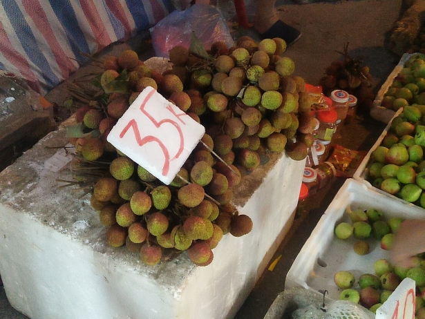 vai thieu dau mua nam 2018 duoc mua mat gia