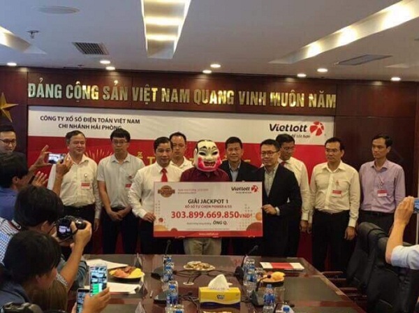 nghi van tao dung nguoi nhan giai jackpot hon 300 ty dai dien vietlott noi gi