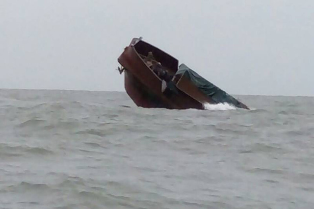 tau trung quoc cho hon 100 tan thit trau chim tren bien mong cai