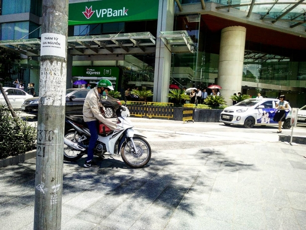 Chật vật dưới cái nắng gay gắt, tài xế Grabbike cả ngày kiếm được vài chục nghìn chat vat duoi cai nang gay gat tai xe grabbike ca ngay kiem duoc vai chuc nghin