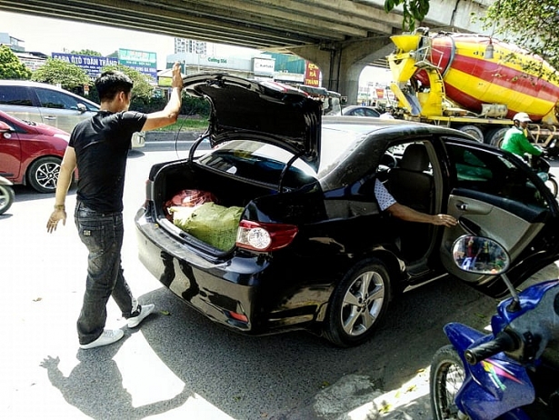 Nắng nóng kinh hoàng, dân buôn 'sung sướng' vì bán gần nghìn quả dừa tươi mỗi ngày nang nong kinh hoang dan buon sung suong vi ban gan nghin qua dua tuoi moi ngay
