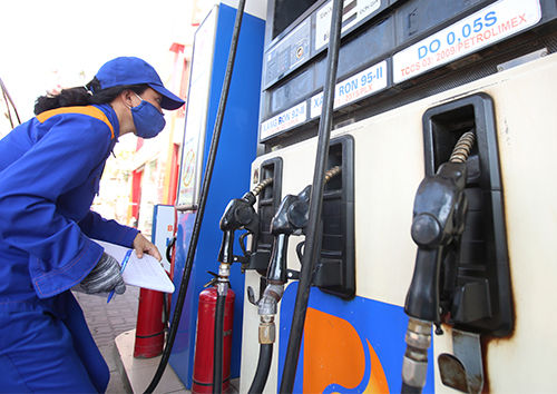 giu nguyen gia xang giam 5 dong dau diesel