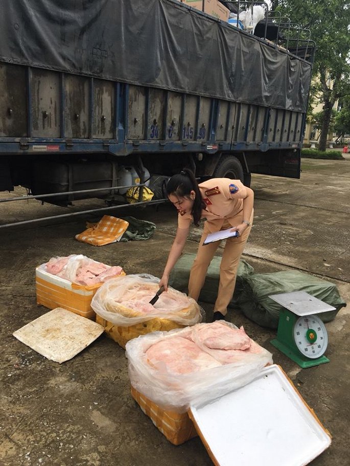Rùng mình 2,5 tấn thịt lợn thối chuẩn bị lên bàn ăn rung minh 25 tan thit lon thoi chuan bi len ban an
