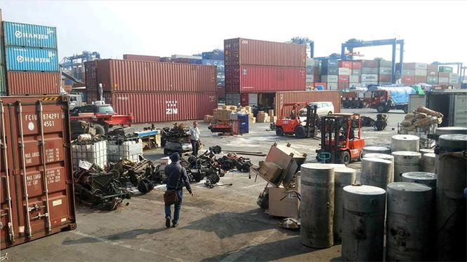 Phế liệu ồ ạt vào Việt Nam, lỗ hổng nào? phe lieu o at vao viet nam lo hong nao