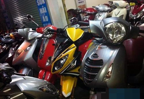 tay choi hai lua sam xe may tay ga 400 trieu dai gia nhat nga mu