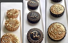 Bánh trung thu dát vàng giá rẻ bất ngờ đắt khách ‘như tôm tươi’