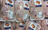 Vì sao giá thịt gà, lợn nhập khẩu rẻ hơn so với giá trong nước?